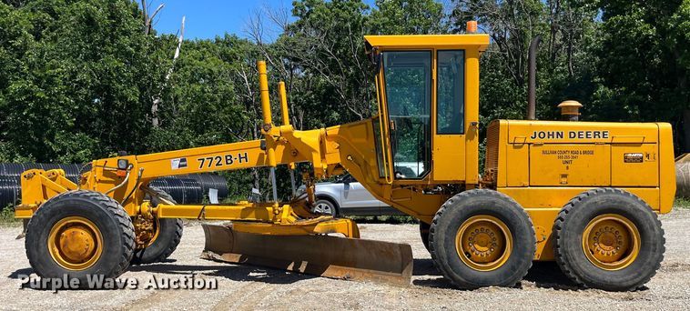 image for item EK8636 1990 John Deere 772B-H motor grader