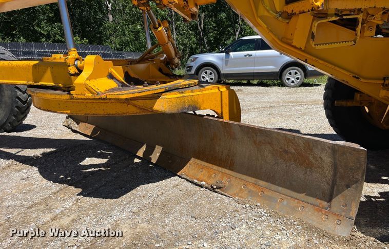 image for item EK8636 1990 John Deere 772B-H motor grader