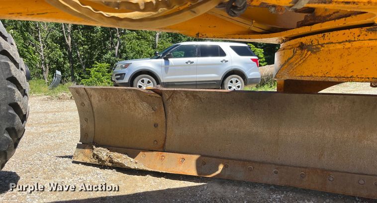 image for item EK8636 1990 John Deere 772B-H motor grader