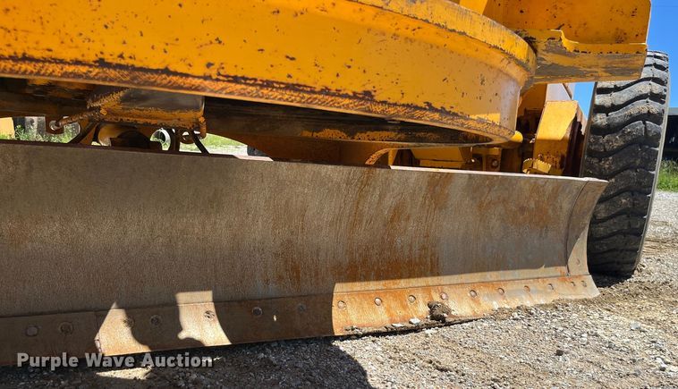 image for item EK8636 1990 John Deere 772B-H motor grader