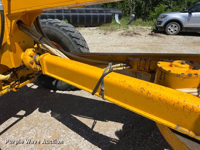 image for item EK8636 1990 John Deere 772B-H motor grader