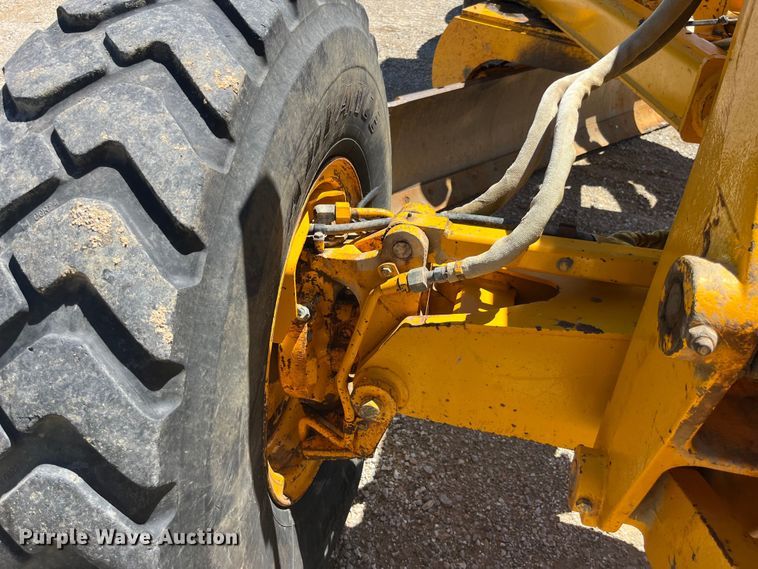 image for item EK8636 1990 John Deere 772B-H motor grader