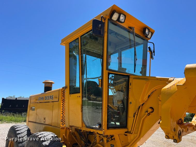 image for item EK8636 1990 John Deere 772B-H motor grader