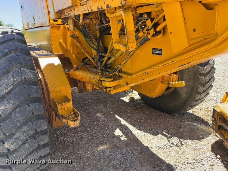 image for item EK8636 1990 John Deere 772B-H motor grader