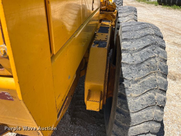 image for item EK8636 1990 John Deere 772B-H motor grader