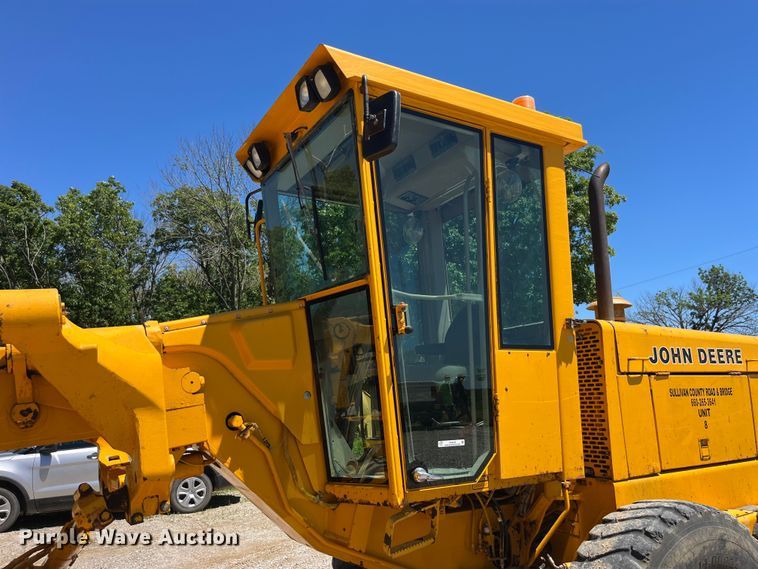 image for item EK8636 1990 John Deere 772B-H motor grader