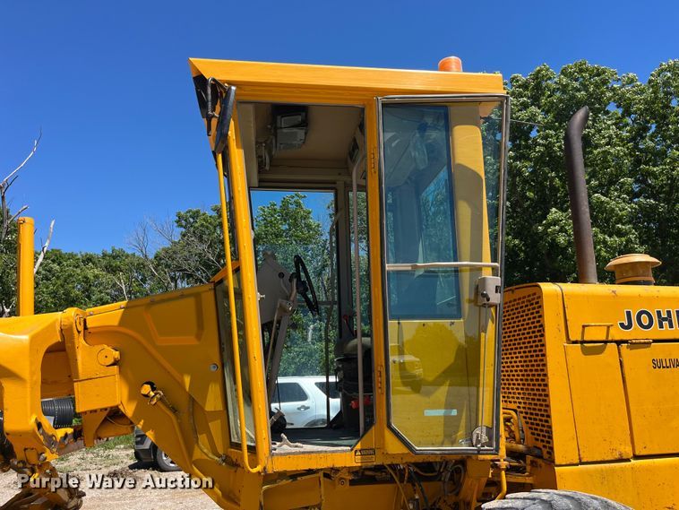 image for item EK8636 1990 John Deere 772B-H motor grader