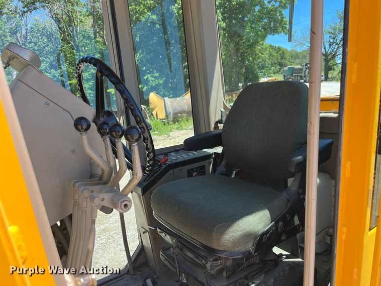 image for item EK8636 1990 John Deere 772B-H motor grader