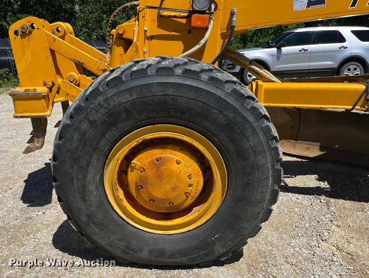 image for item EK8636 1990 John Deere 772B-H motor grader