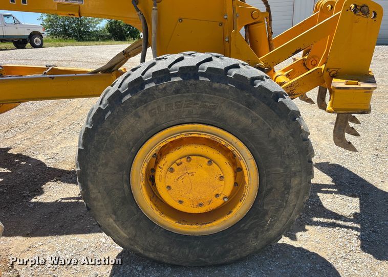 image for item EK8636 1990 John Deere 772B-H motor grader