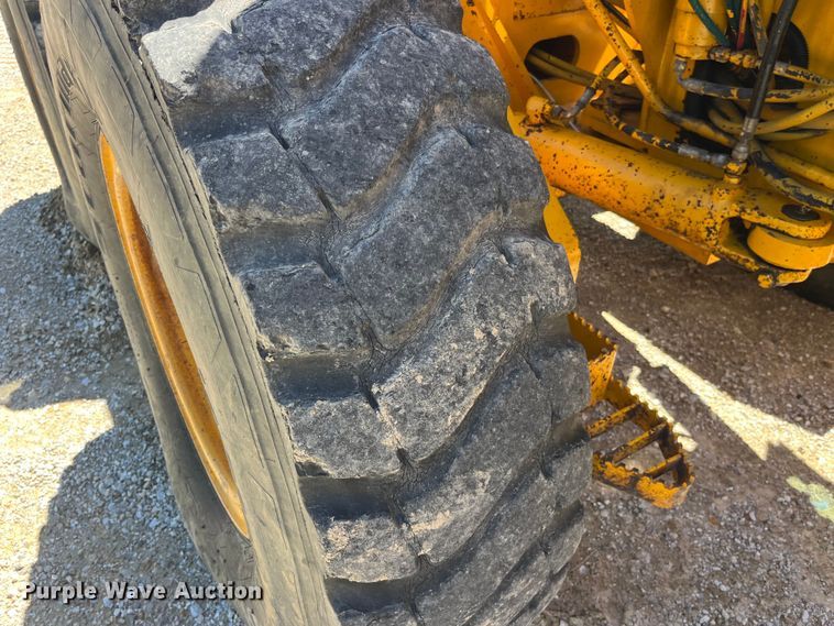 image for item EK8636 1990 John Deere 772B-H motor grader