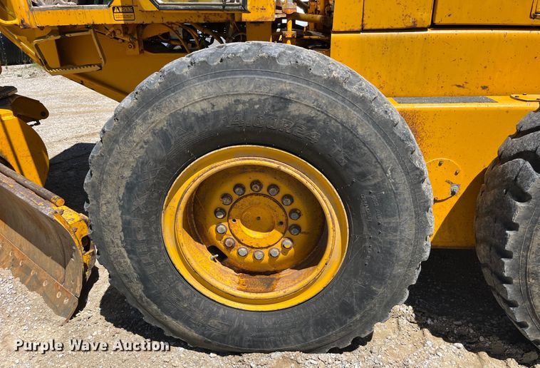 image for item EK8636 1990 John Deere 772B-H motor grader