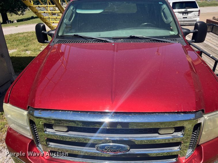 image for item EK8643 2005 Ford Excursion SUV