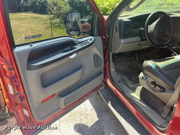 image for item EK8643 2005 Ford Excursion SUV