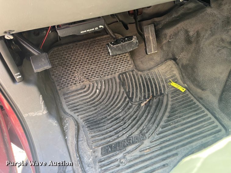 image for item EK8643 2005 Ford Excursion SUV