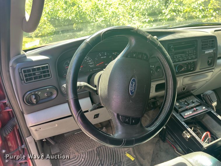 image for item EK8643 2005 Ford Excursion SUV