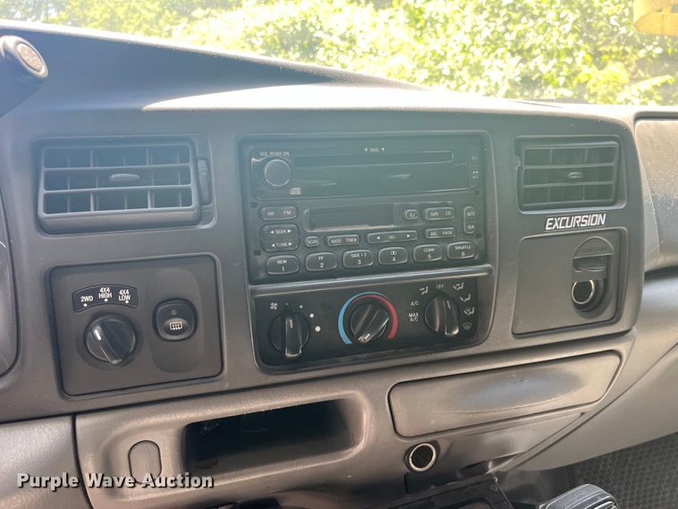 image for item EK8643 2005 Ford Excursion SUV