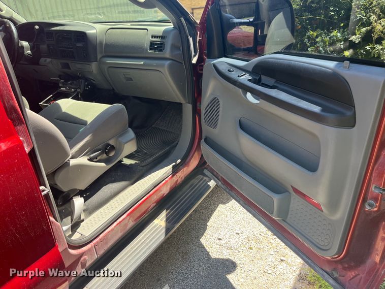 image for item EK8643 2005 Ford Excursion SUV