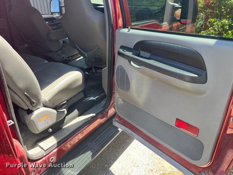 image for item EK8643 2005 Ford Excursion SUV