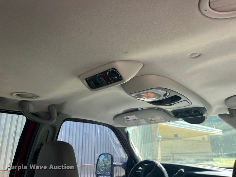 image for item EK8643 2005 Ford Excursion SUV