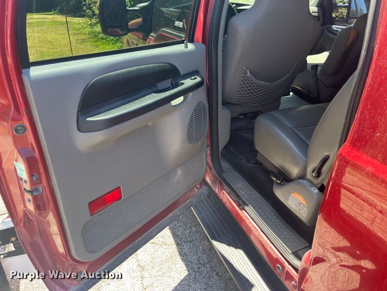 image for item EK8643 2005 Ford Excursion SUV