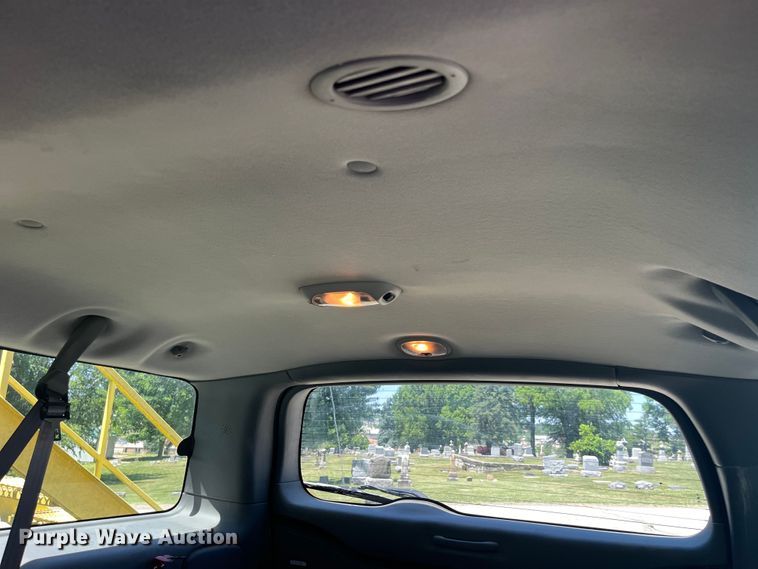 image for item EK8643 2005 Ford Excursion SUV