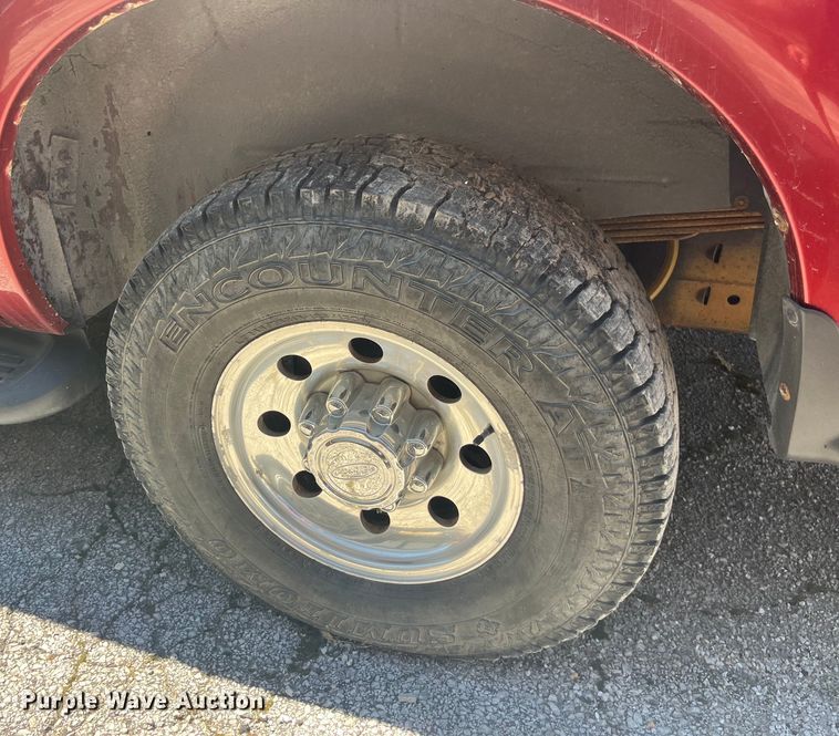 image for item EK8643 2005 Ford Excursion SUV