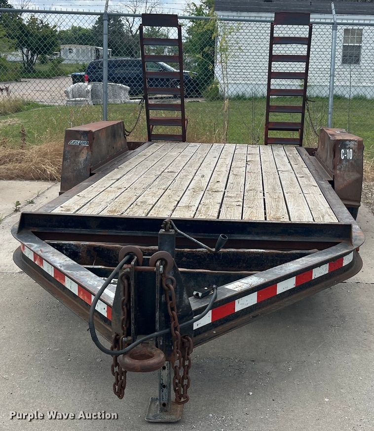 image for item EK8699 1999 Towmaster C-10 equipment trailer