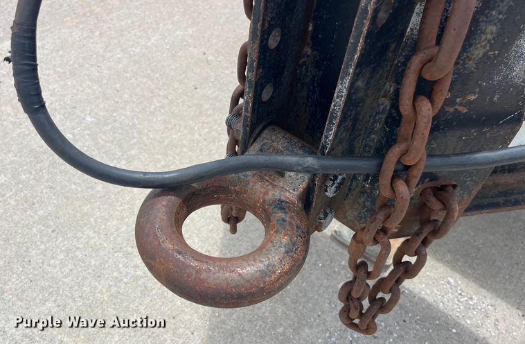 image for item EK8699 1999 Towmaster C-10 equipment trailer