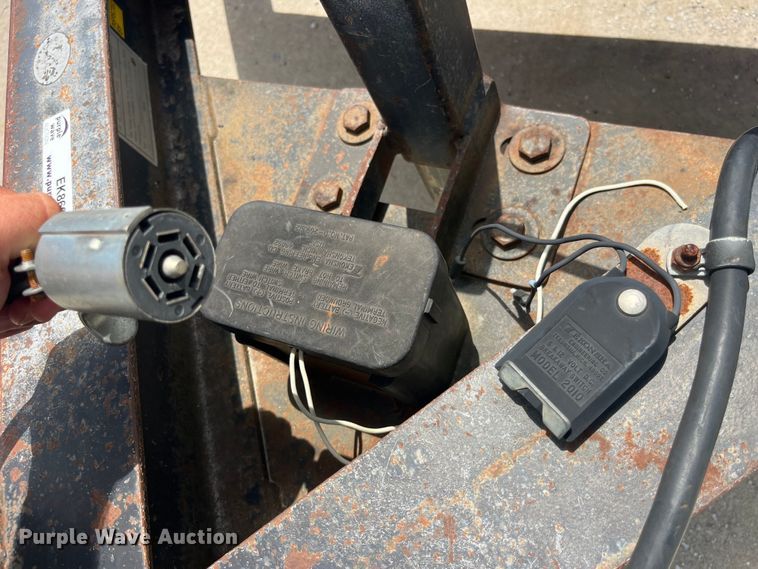 image for item EK8699 1999 Towmaster C-10 equipment trailer