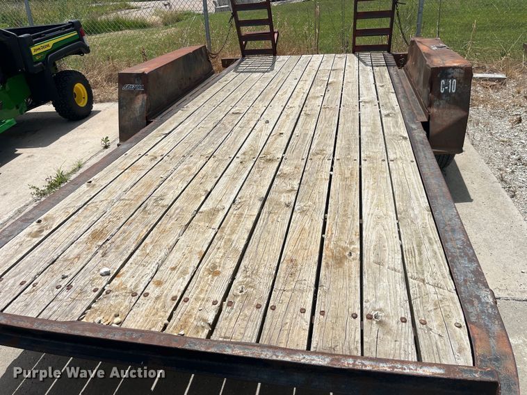 image for item EK8699 1999 Towmaster C-10 equipment trailer