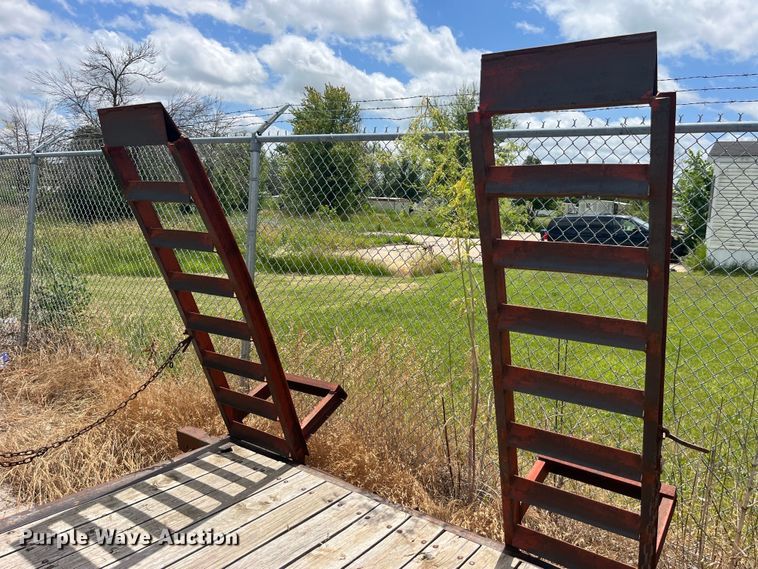 image for item EK8699 1999 Towmaster C-10 equipment trailer