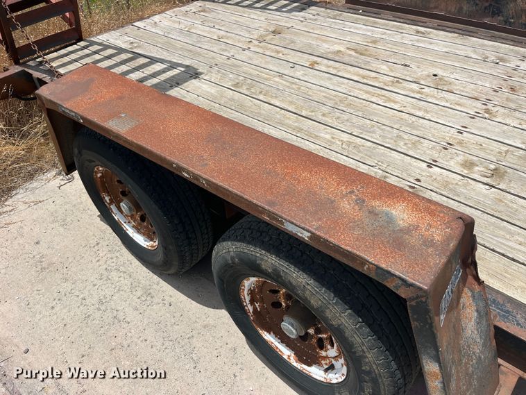 image for item EK8699 1999 Towmaster C-10 equipment trailer