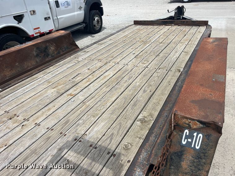 image for item EK8699 1999 Towmaster C-10 equipment trailer