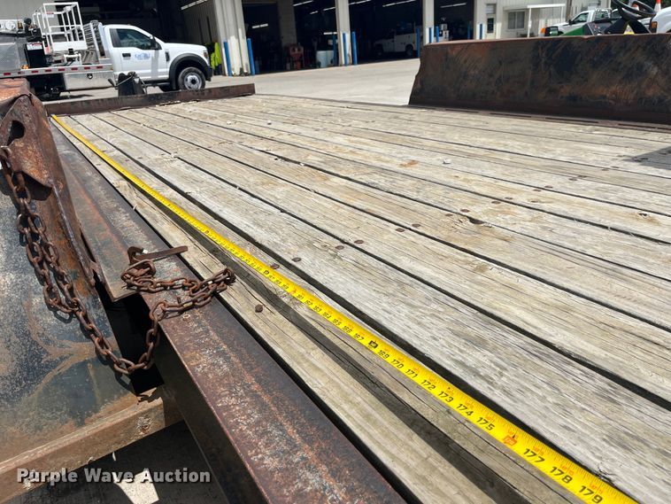 image for item EK8699 1999 Towmaster C-10 equipment trailer