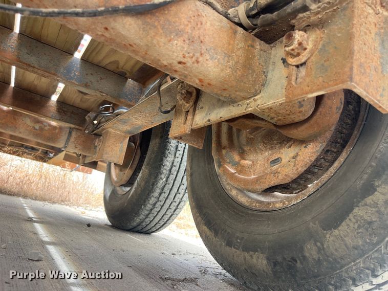 image for item EK8699 1999 Towmaster C-10 equipment trailer