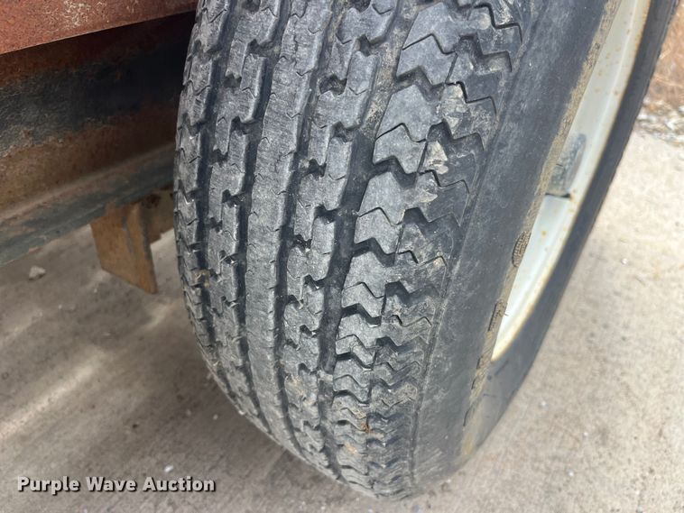 image for item EK8699 1999 Towmaster C-10 equipment trailer