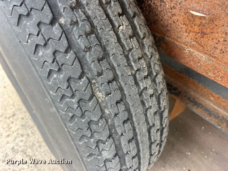 image for item EK8699 1999 Towmaster C-10 equipment trailer