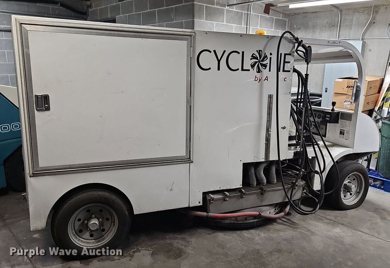 image for item IO9975 2008 Nilfisk-Advance Technologies Cyclone 4500 4WS surface cleaner