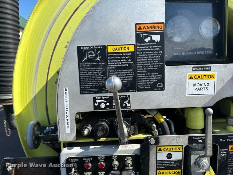 image for item LR9369 2009 Sterling  sewer jetter truck