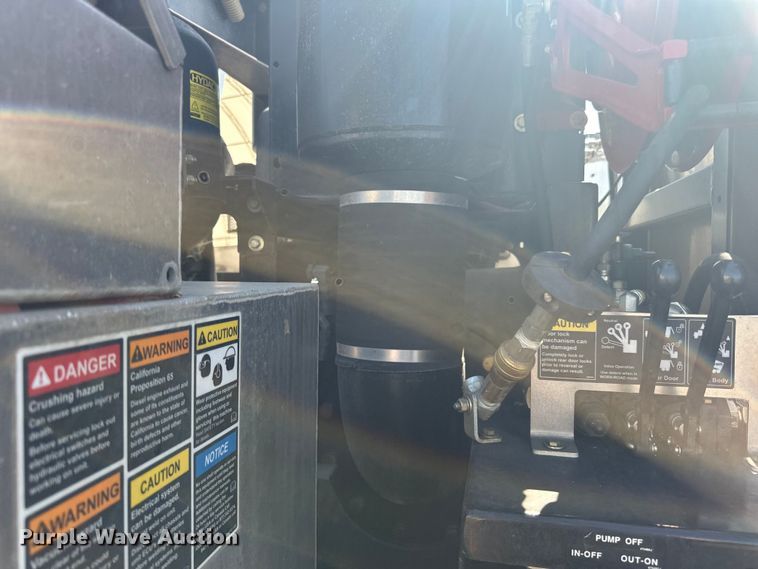 image for item LR9369 2009 Sterling  sewer jetter truck