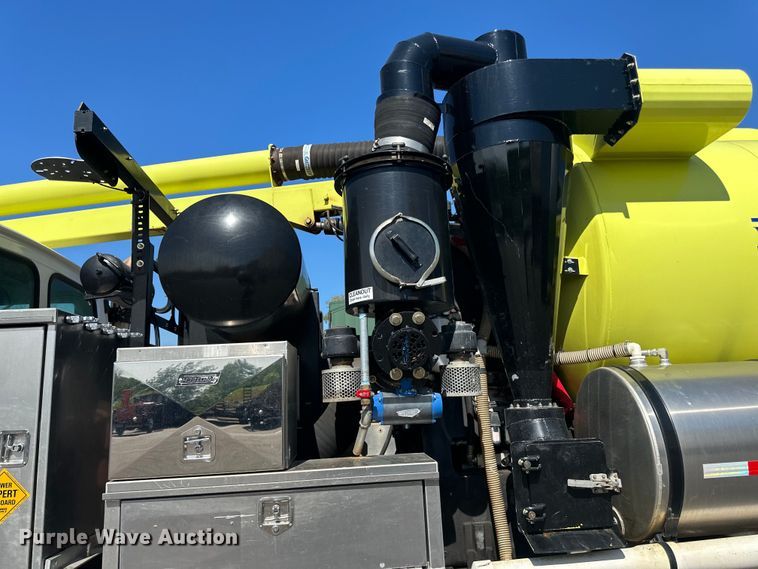 image for item LR9369 2009 Sterling  sewer jetter truck