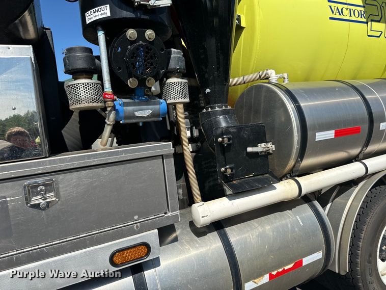 image for item LR9369 2009 Sterling  sewer jetter truck