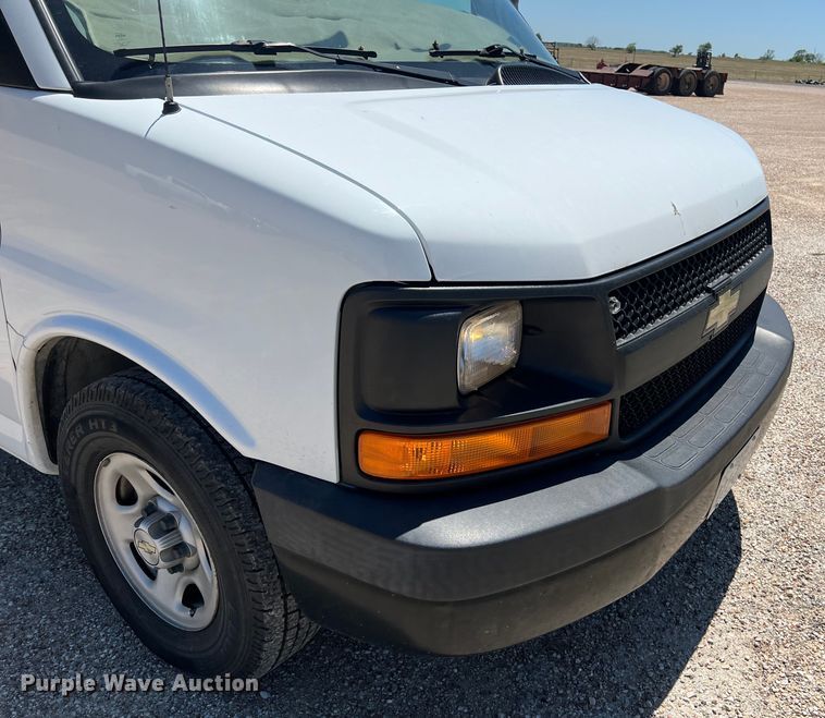image for item LU9895 2008 Chevrolet Express 1500 van