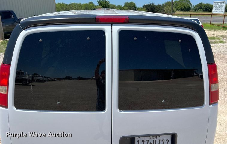 image for item LU9895 2008 Chevrolet Express 1500 van