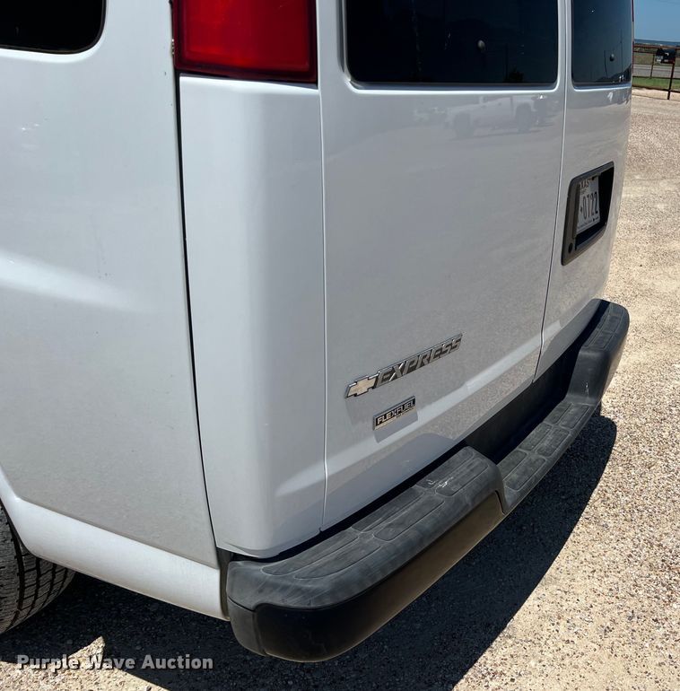 image for item LU9895 2008 Chevrolet Express 1500 van