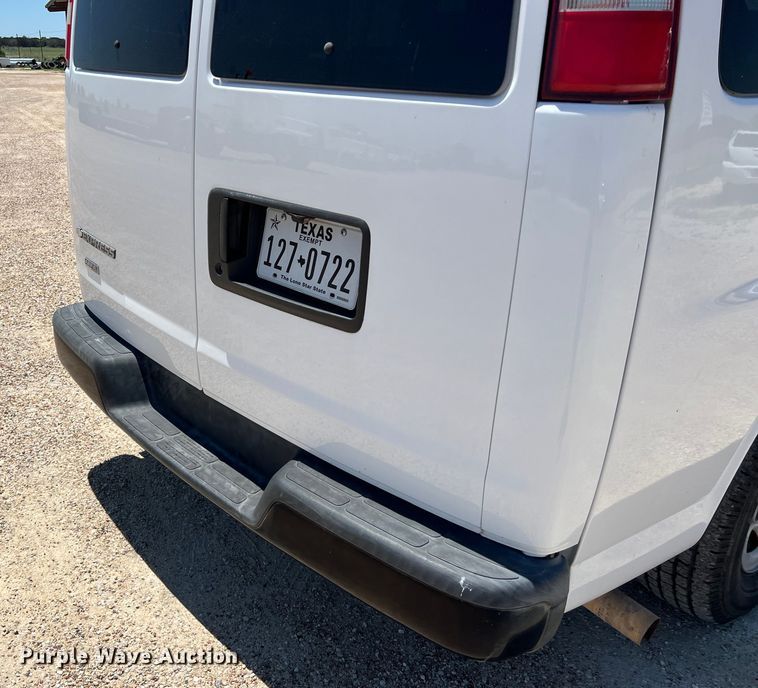 image for item LU9895 2008 Chevrolet Express 1500 van