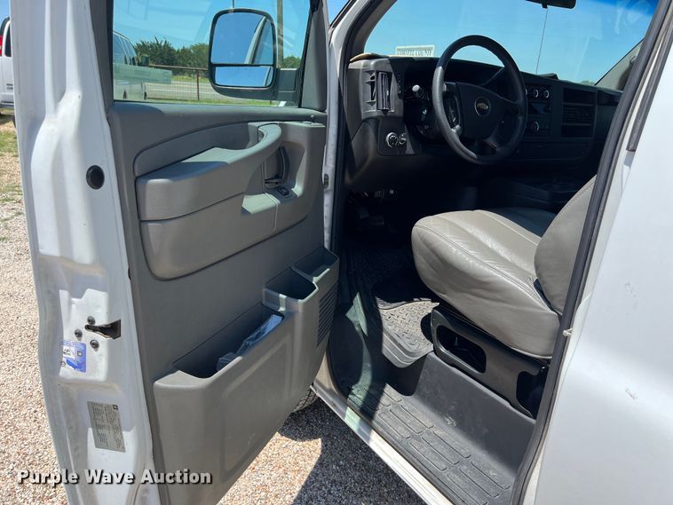 image for item LU9895 2008 Chevrolet Express 1500 van