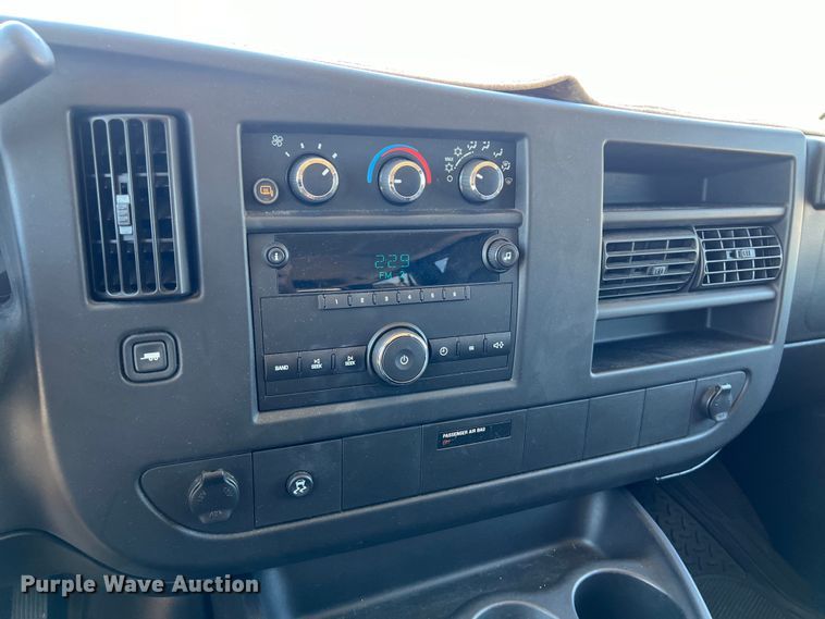 image for item LU9895 2008 Chevrolet Express 1500 van