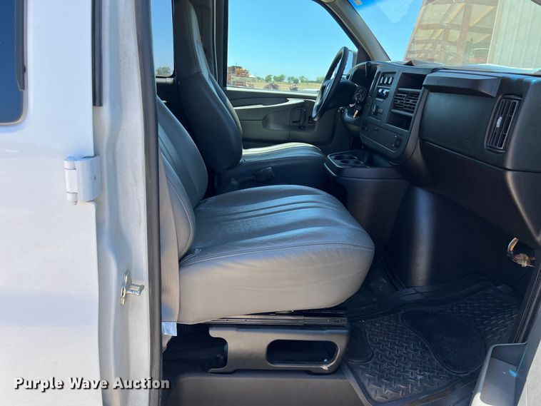 image for item LU9895 2008 Chevrolet Express 1500 van